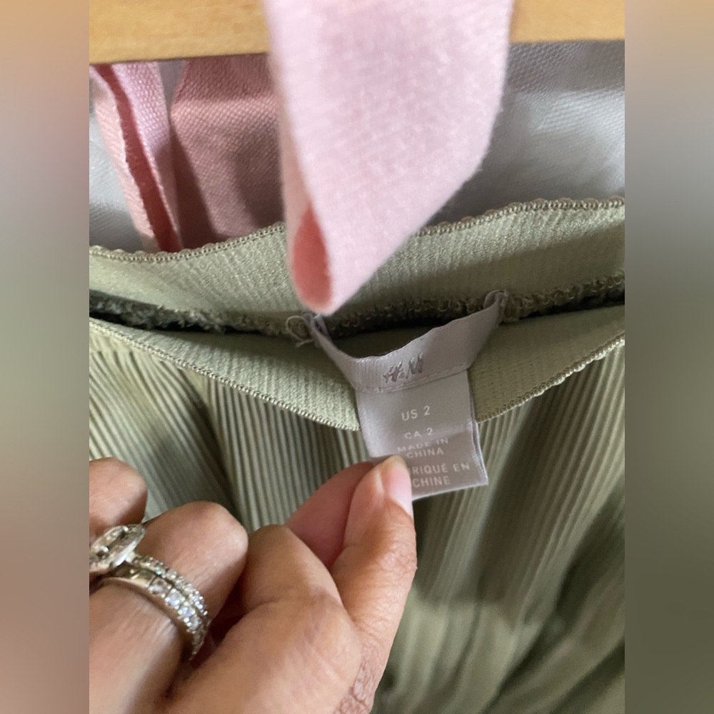 H&M SHEER Pleated Chiffon Midi Skirt – Olive Green – Size 2 (VGUC) * - Picture 7 of 8